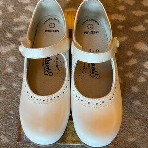 Footmates Emma Little Girl 1.0 Bone NIB - FREE SHIPPING!!